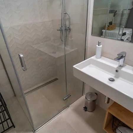 Studio & Conopeum Apartman *