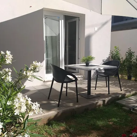 Apartman Studio & Conopeum Zára
